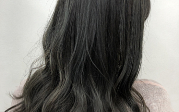 ナチュラルハイライトで透明感グレージュカラー!