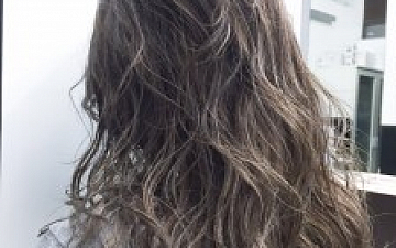 W3Dハイライトで外国人風を。。 美容室キャパ茅ヶ崎店